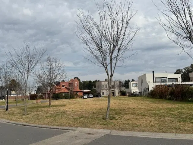 HERMOSO TERRENO EN VENTA EN EL BARRIO CERRADO SANTO TOMAS PILAR 3