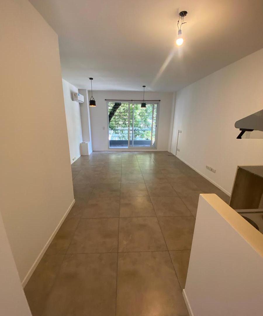 Foto de EXCELENTE DEPARTAMENTO 2 AMBIENTES CON BALCON Y PATIO EN ALQUILER EN, imagen 4