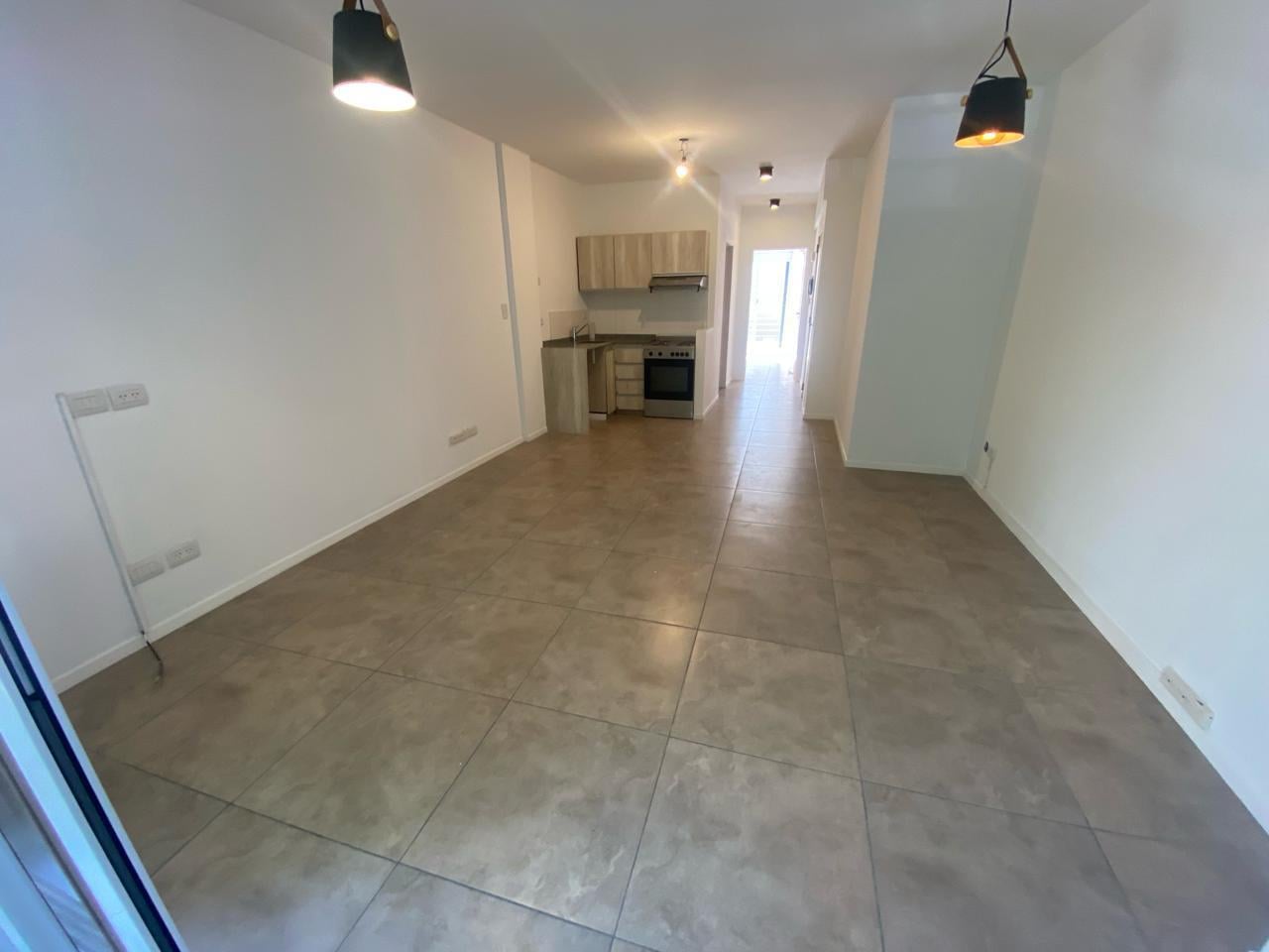 Foto de EXCELENTE DEPARTAMENTO 2 AMBIENTES CON BALCON Y PATIO EN ALQUILER EN, imagen 2