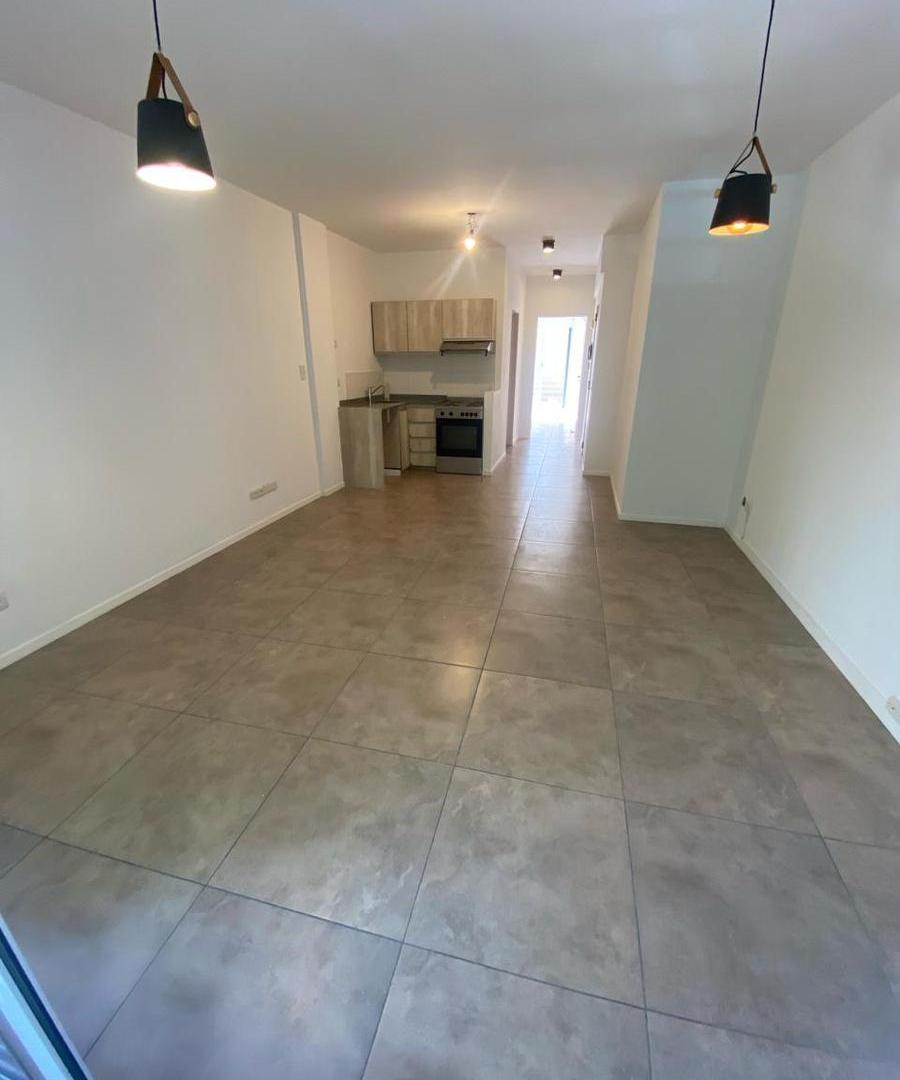 Foto de EXCELENTE DEPARTAMENTO 2 AMBIENTES CON BALCON Y PATIO EN ALQUILER EN, imagen 5