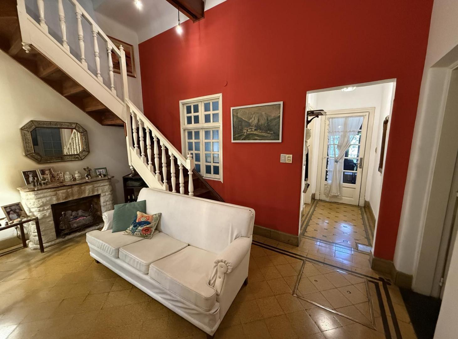 Foto de Casa de dos plantas con patio y cochera a la venta., imagen 2