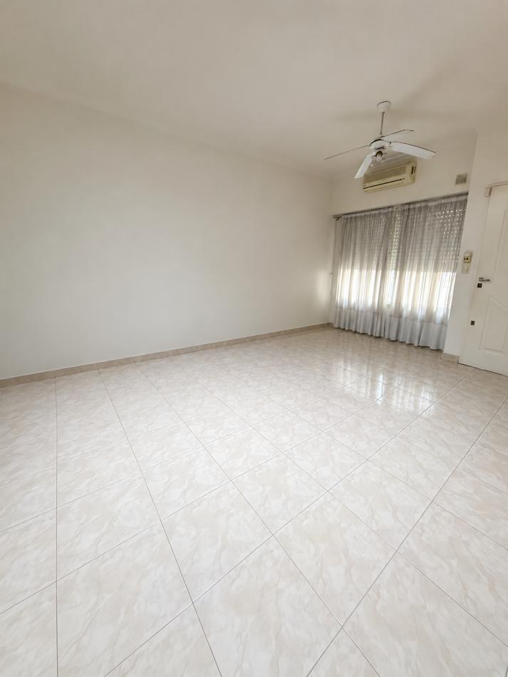 MELINCUE 4400, VENTA PH DE DOS AMBIENTES CON COCHERA EN DEVOTO