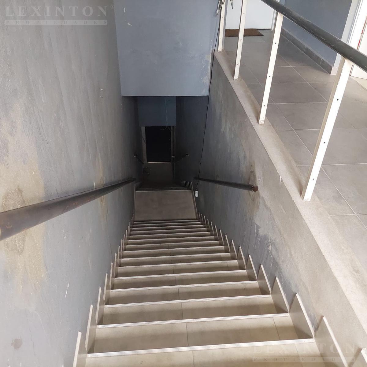 Venta en Bloque Galpón/Depósito en San Justo 10m x 43m Excelente ubicación. 6 deptos en Planta Alta