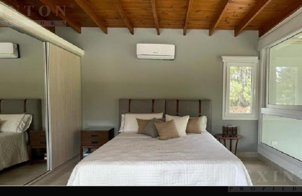 Venta Casa 4 Ambientes con Jardin Cochera Parrilla en Costa del Este 5