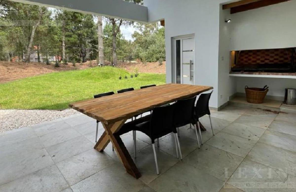Venta Casa 4 Ambientes con Jardin Cochera Parrilla en Costa del Este 4