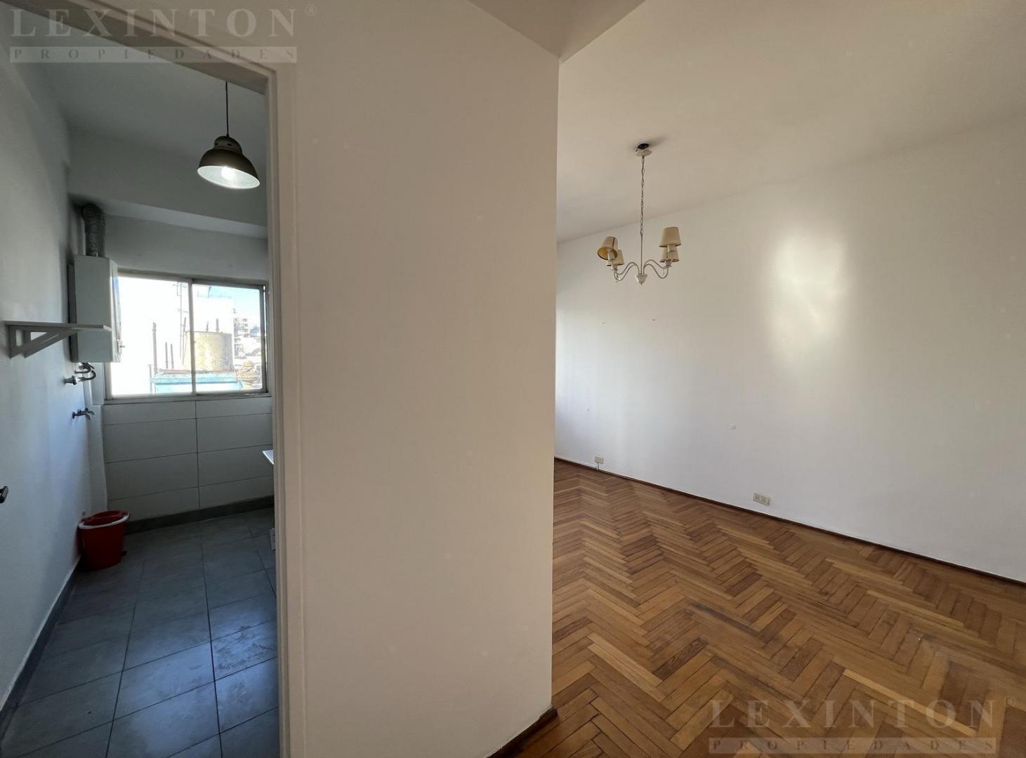 Foto de 2 AMBIENTES EN EL LIMITE DE BOEDO Y BALVANERA - VISTA ABIERTA PISO ALTO, imagen 1