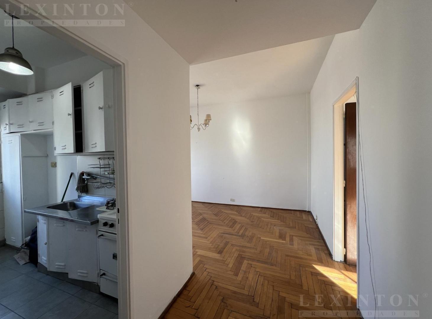 Foto de 2 AMBIENTES EN EL LIMITE DE BOEDO Y BALVANERA - VISTA ABIERTA PISO ALTO, imagen 1
