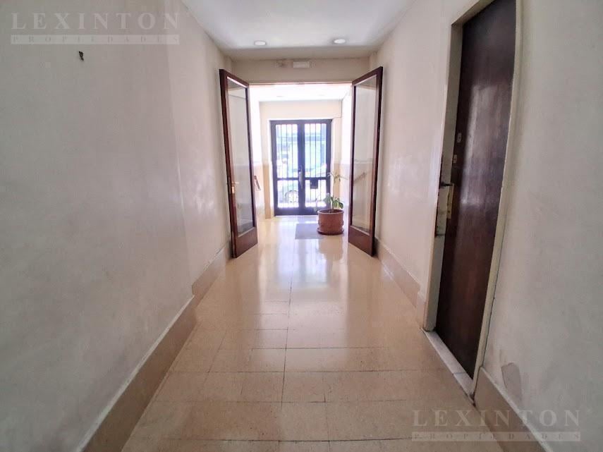 Foto de VENTA 2 AMBIENTES MAS ESCRITORIO Y BALCON EN ALMAGRO, imagen 1