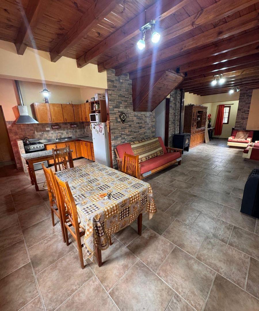 Foto de Hermosa Casa De 3 Dormitorios Y 2 Baños, En 2 Plantas - 733m Terreno, imagen 2