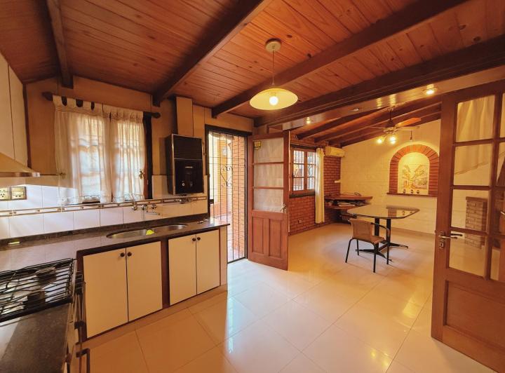 Foto de Urquiza 4436 - Casa De 2 Dormitorios Con Cochera Y Patio Con Parrilla, imagen 2