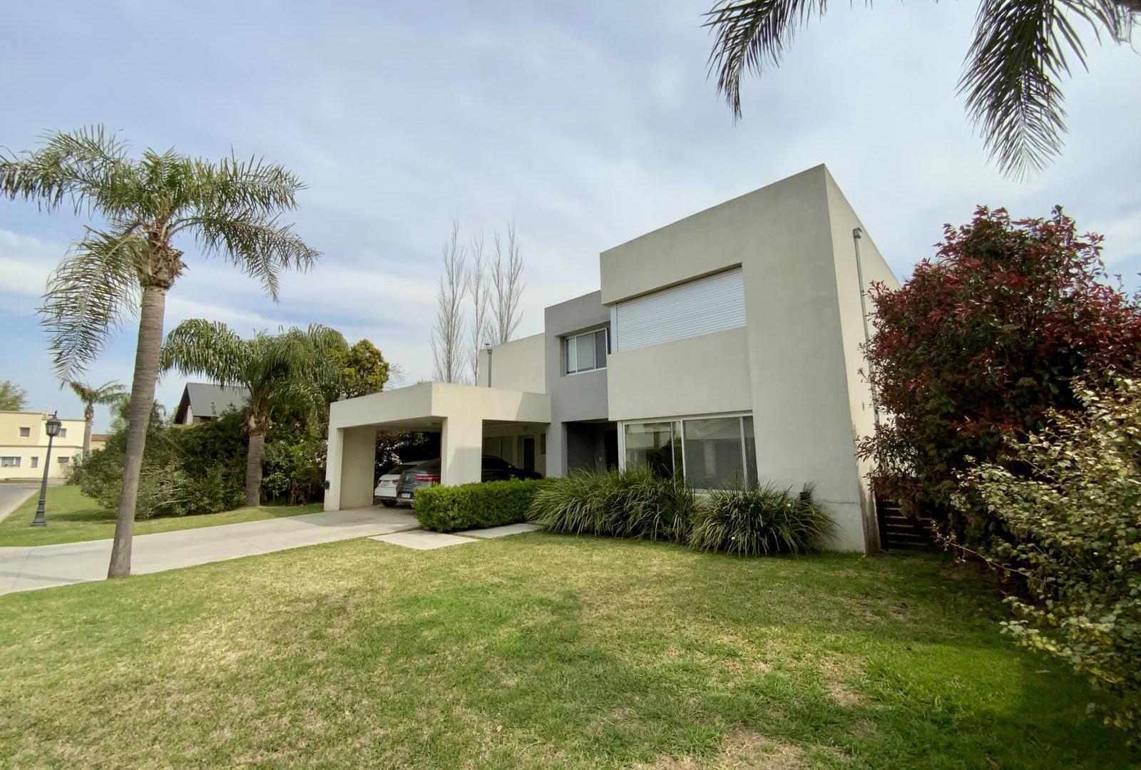 Funes Hills Cadaques - Casa De 3 Dormitorios Con Pileta En Venta - Barrio Privado