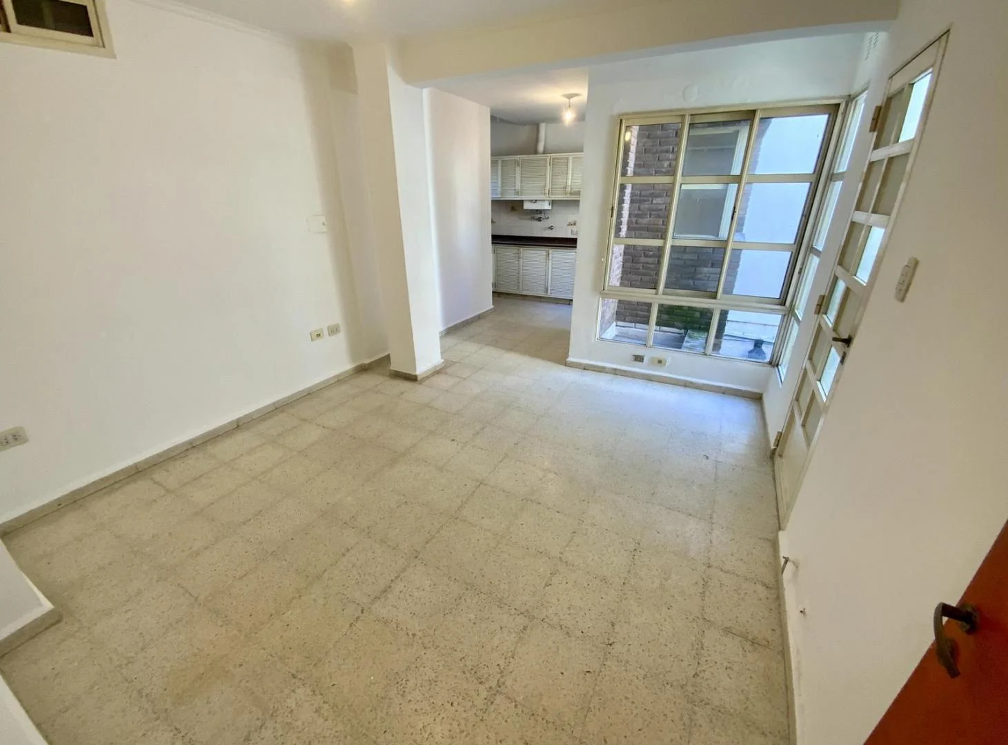 Suipacha 861 - Depto. De Pasillo De 1 Dormitorio En Venta - Lourdes, Rosario