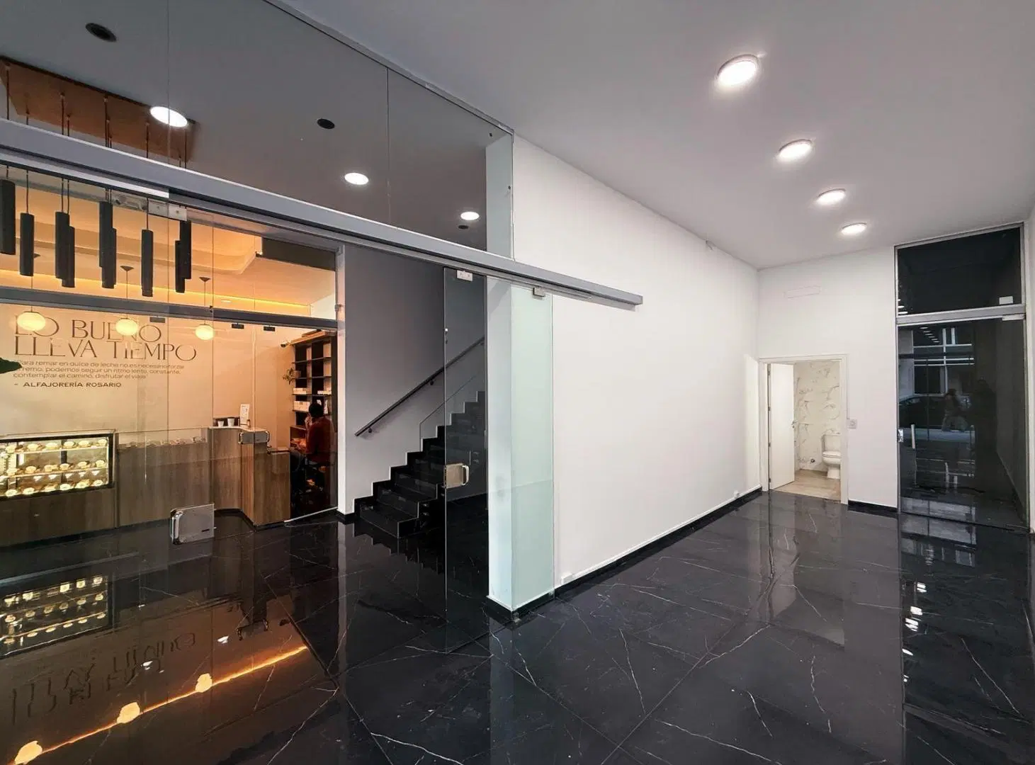 San Juan 2080 - Local Comercial Vidriado Al Frente De 30 M2 Patio En Alquiler - Centro, Rosario 4