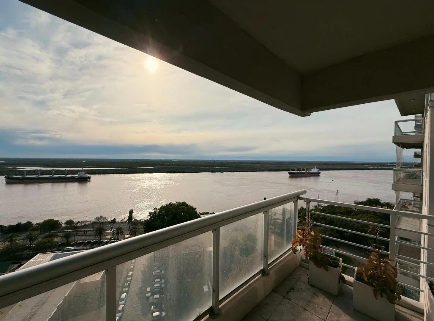 Punta Divisadero - Departamento De 2 Dormitorios Vista Franca Al Rio Con Cochera Y Baulera - Rosario 2