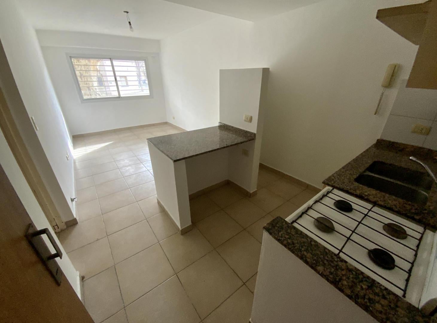 Foto de Catamarca 3691 - Departamento De 1 Dormitorio Planta Baja En Alquiler, imagen 2