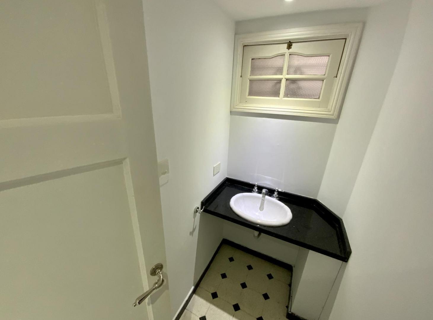 Foto de Riobamba 814 - Casa De 4 Dormitorios Con Patio En Alquiler - Rep. De La, imagen 5