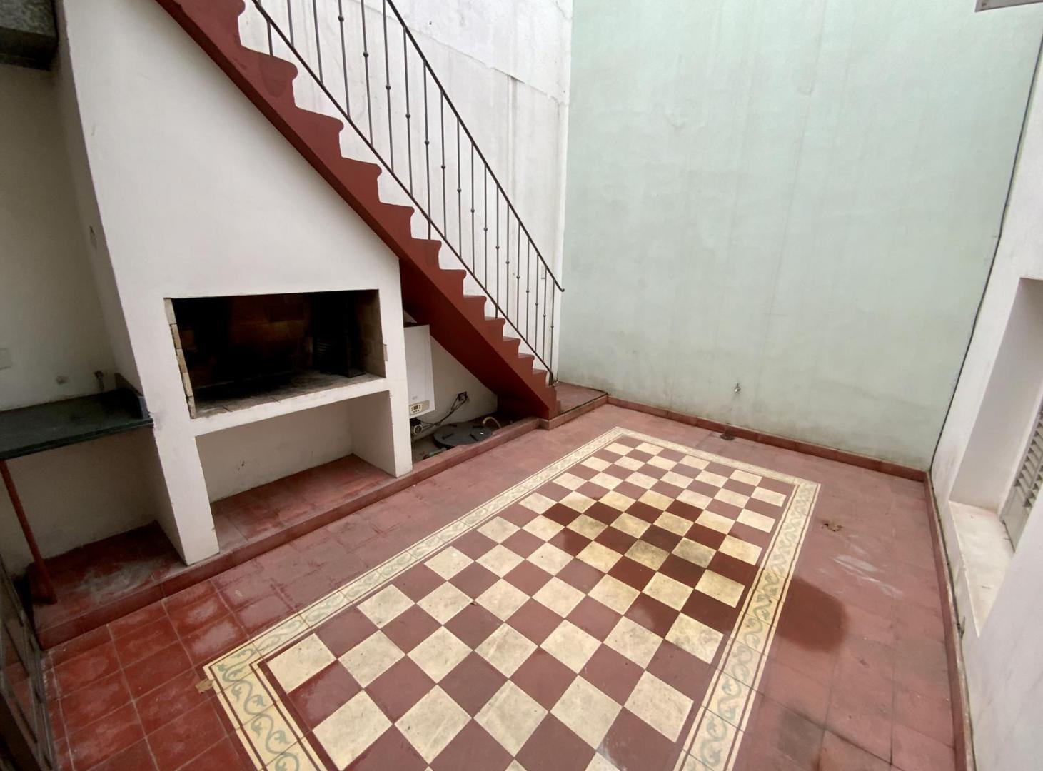 Foto de Riobamba 814 - Casa De 4 Dormitorios Con Patio En Alquiler - Rep. De La, imagen 2