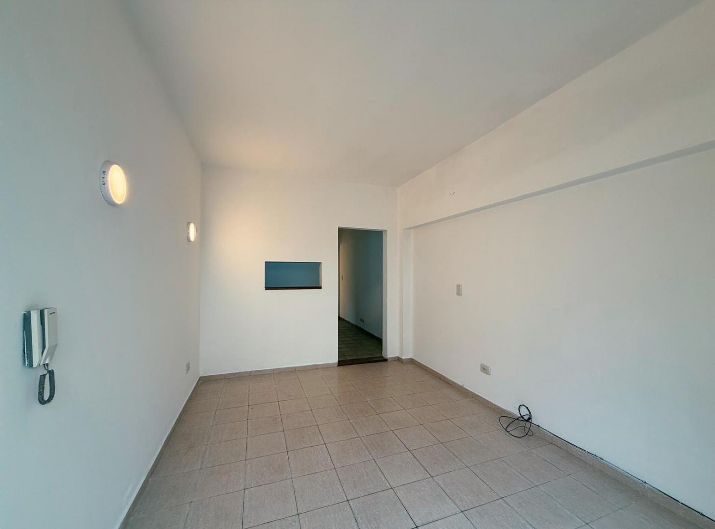 Foto de Av. Arijon 844 - Depto. De Pasillo De 1 Dormitorio En Alquiler - Roque, imagen 2