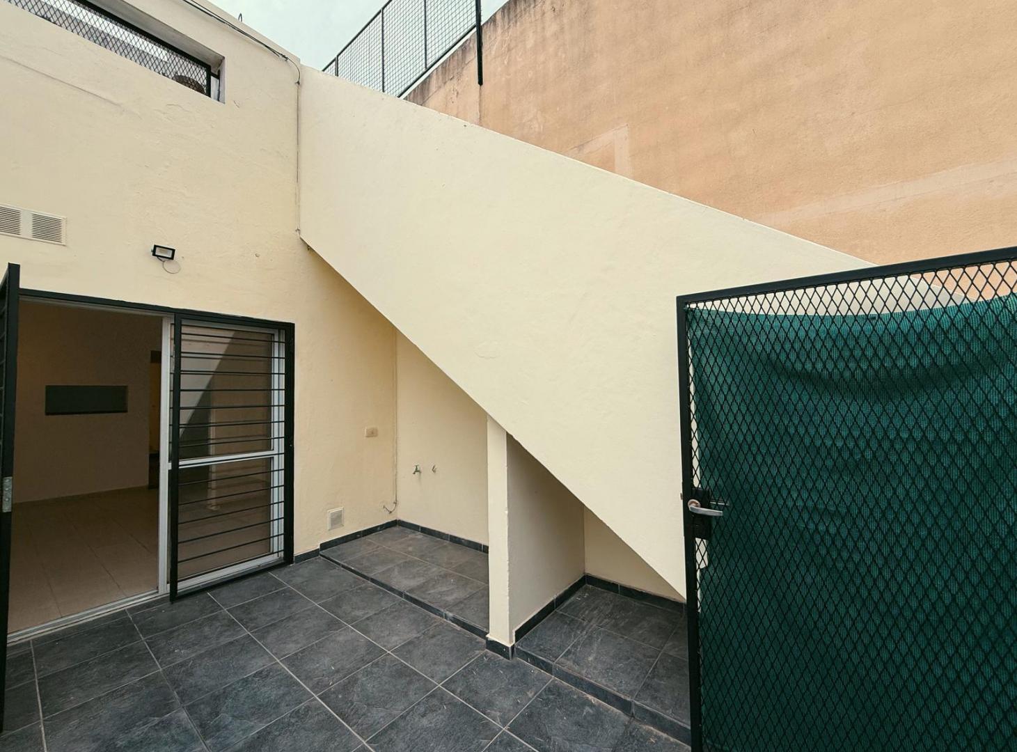 Foto de Av. Arijon 844 - Depto. De Pasillo De 1 Dormitorio En Alquiler - Roque, imagen 2