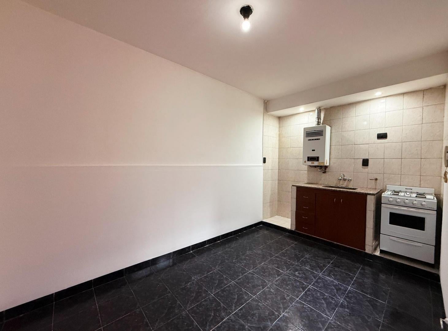 Foto de Ov. Lagos 5206 - Depto. De Pasillo De 1 Dormitorio En Alquiler - Rosario, imagen 1