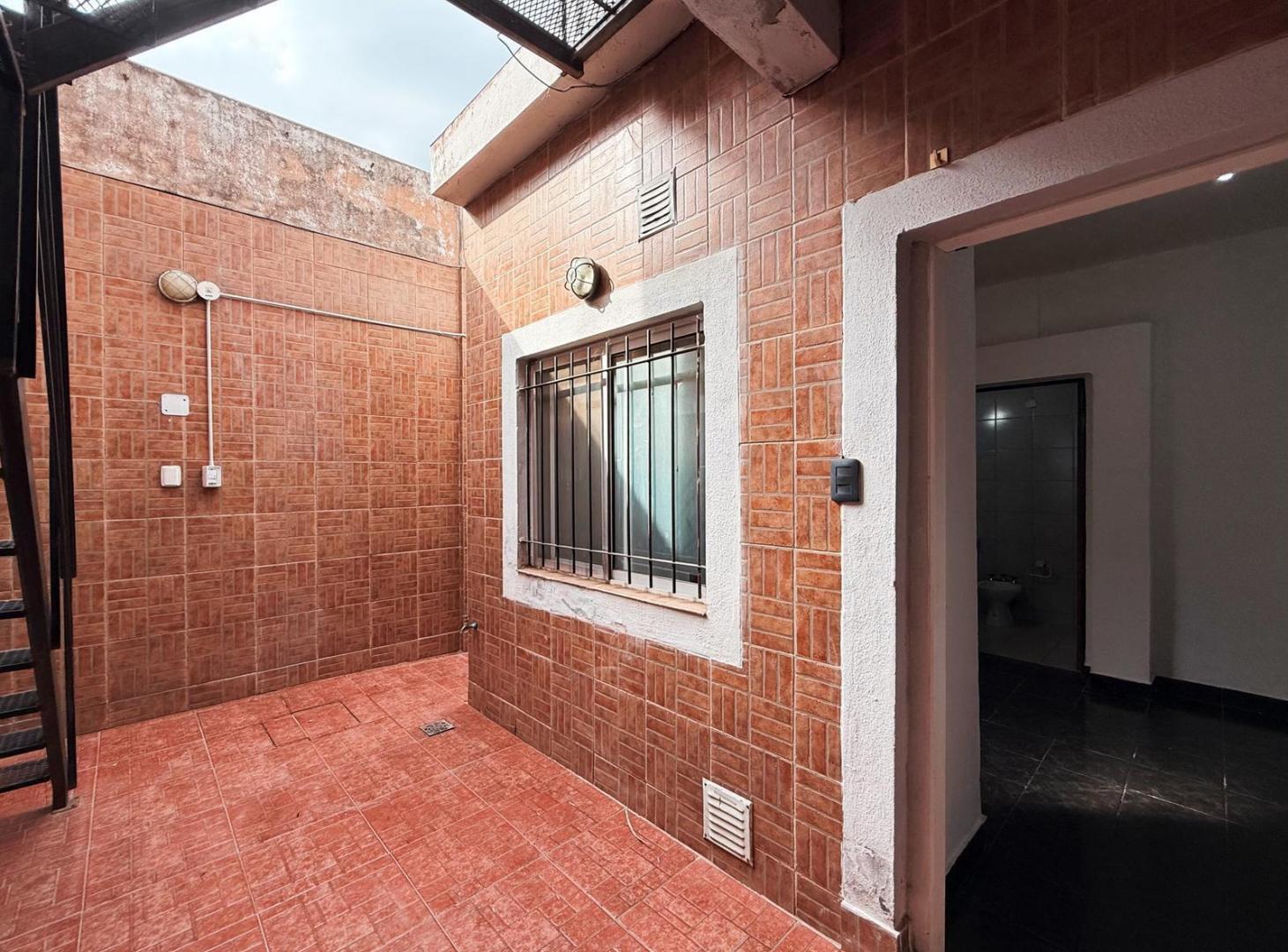 Foto de Ov. Lagos 5206 - Depto. De Pasillo De 1 Dormitorio En Alquiler - Rosario, imagen 2