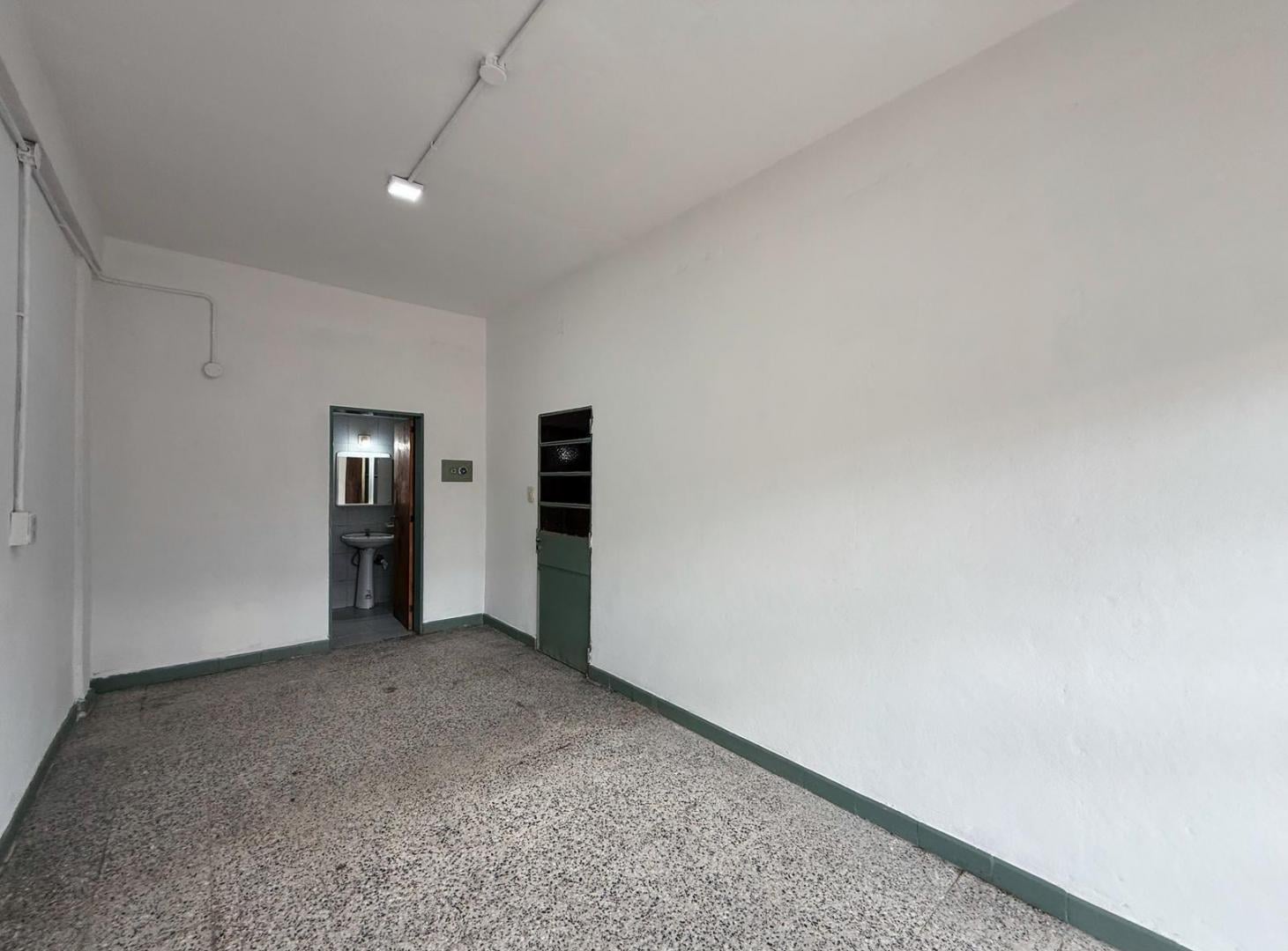 Foto de Ov. Lagos 5206 - Local Comercial En Alquiler - Rosario, imagen 2