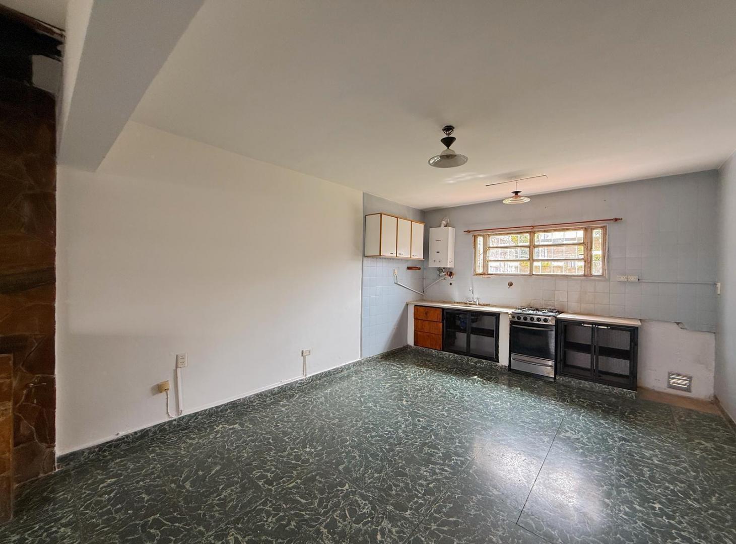 Foto de Blas Parera 852 - Casa De 2 Dormitorios Con Cochera Y Patio En Alquiler, imagen 1
