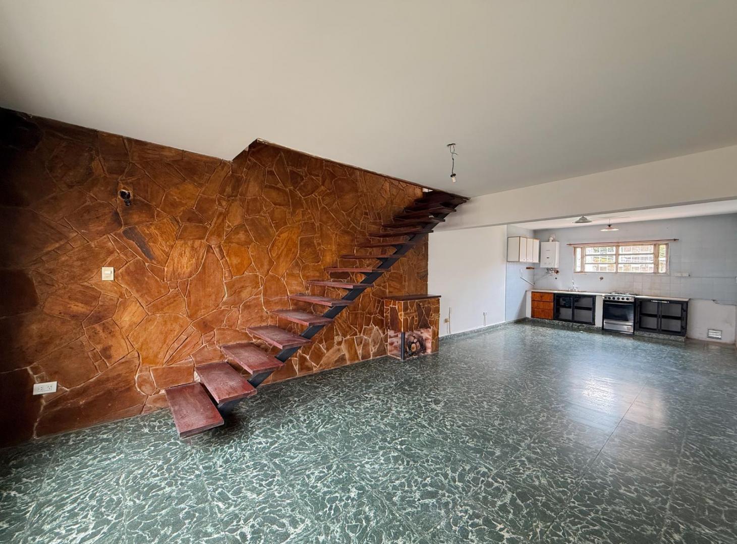 Foto de Blas Parera 852 - Casa De 2 Dormitorios Con Cochera Y Patio En Alquiler, imagen 2