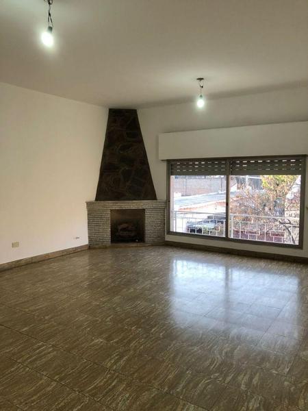 Foto de Catamarca 2957 - Casa De 3 Dormitorios Planta Alta Con Terraza En Venta, imagen 3