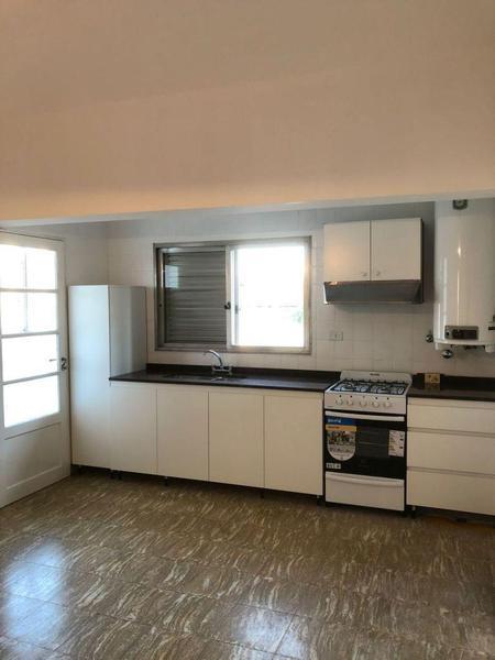 Foto de Catamarca 2957 - Casa De 3 Dormitorios Planta Alta Con Terraza En Venta, imagen 4
