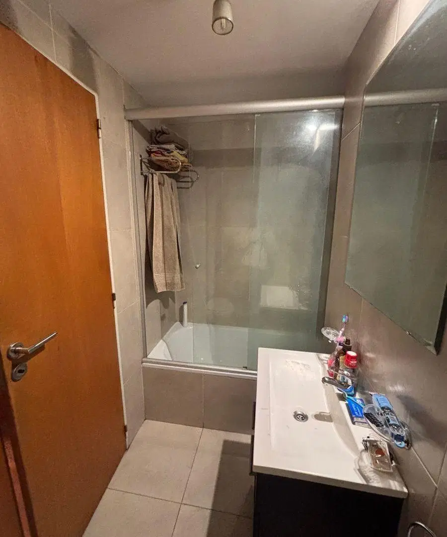 Excelente 2 ambientes con balcón aterrazado, dos cocheras y piso alto 2
