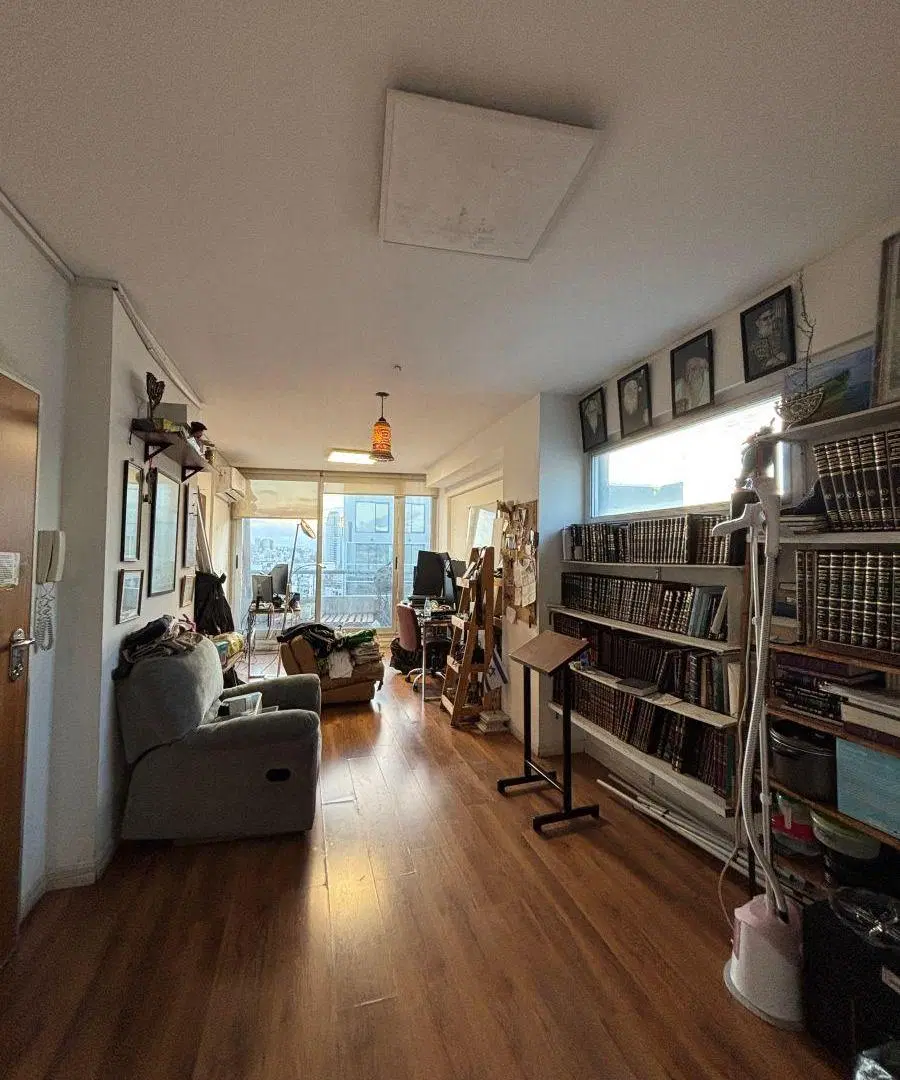 Excelente 2 ambientes con balcón aterrazado, dos cocheras y piso alto 5