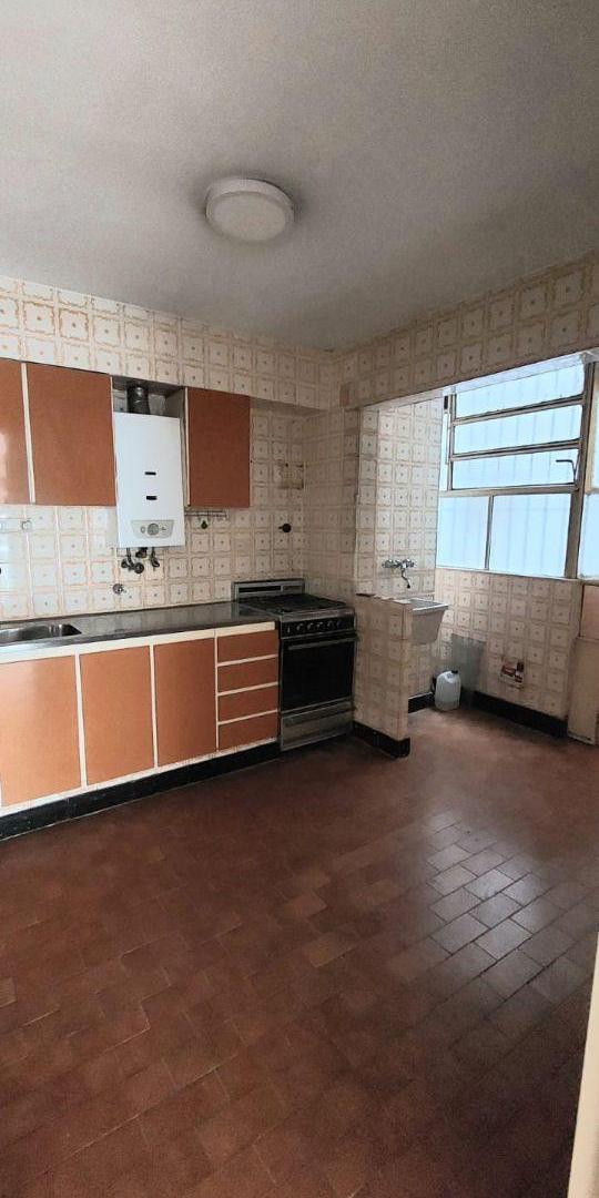 Foto de Departamento en Venta para Reciclar en Belgrano – 3 Dormitorios, Balcón, imagen 4