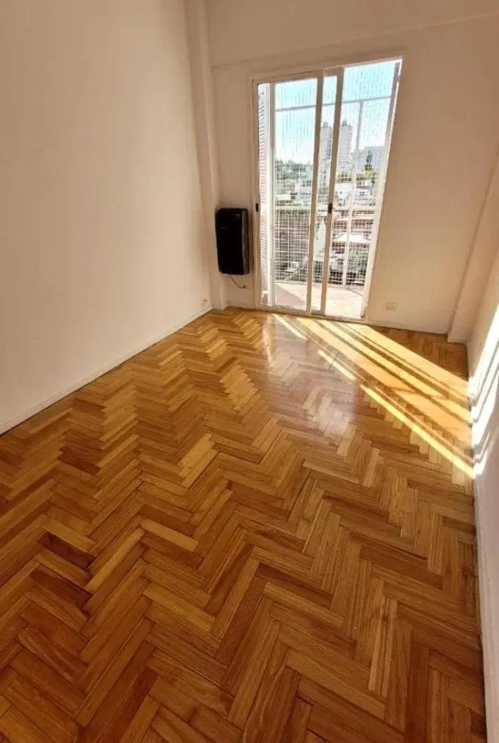NUÑEZ, 3 AMBIENTES,CONTRAFRENTE, BALCON, COCHERA, OPORTUNIDA 5