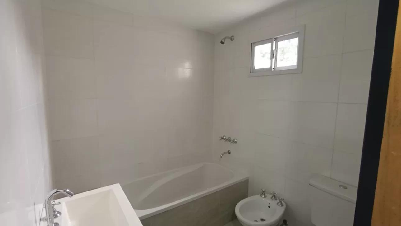Foto de CASTELAR,MONOAMB,COCHERA,USO COMERCIAL/VIVIENDA, COCHERA, imagen 3