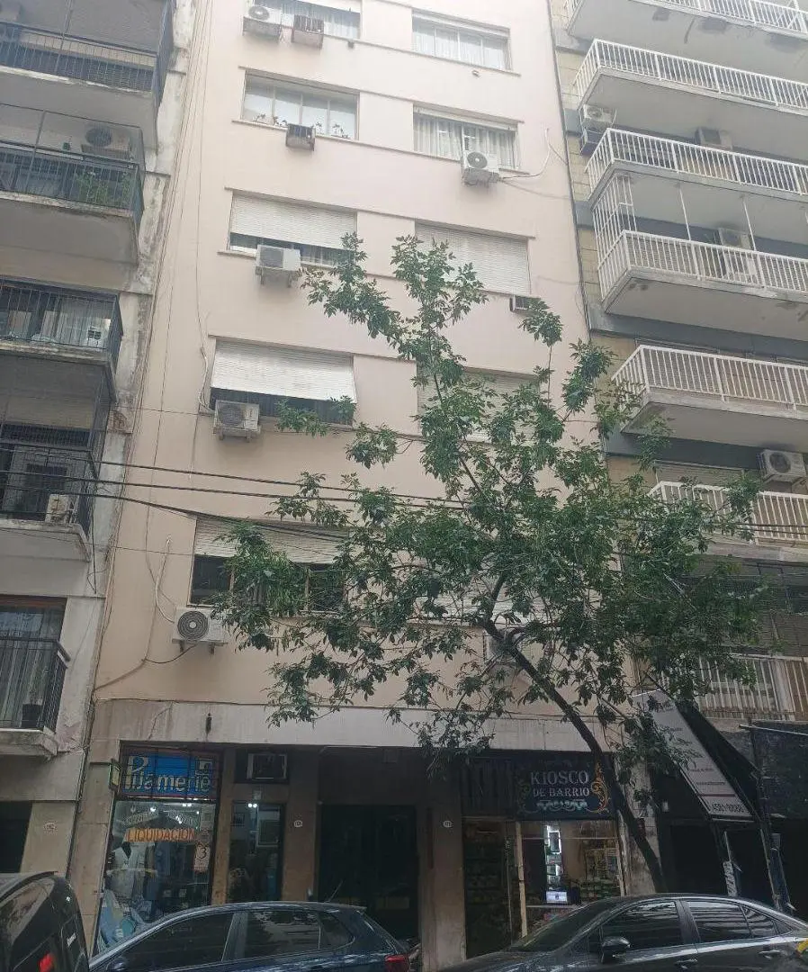 Oficina de categoría amoblada en plaza Vicente López Montevideo y Arenales 4