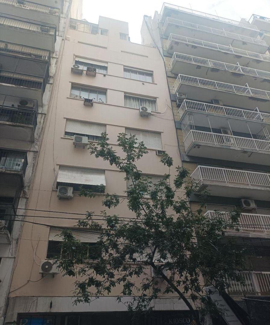 Oficina de categoría amoblada en plaza Vicente López Montevideo y Arenales