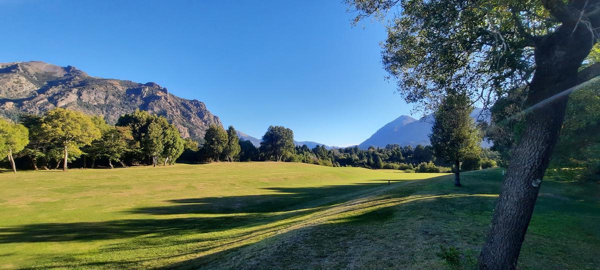 Terreno sobre cancha de golf Arelauquen