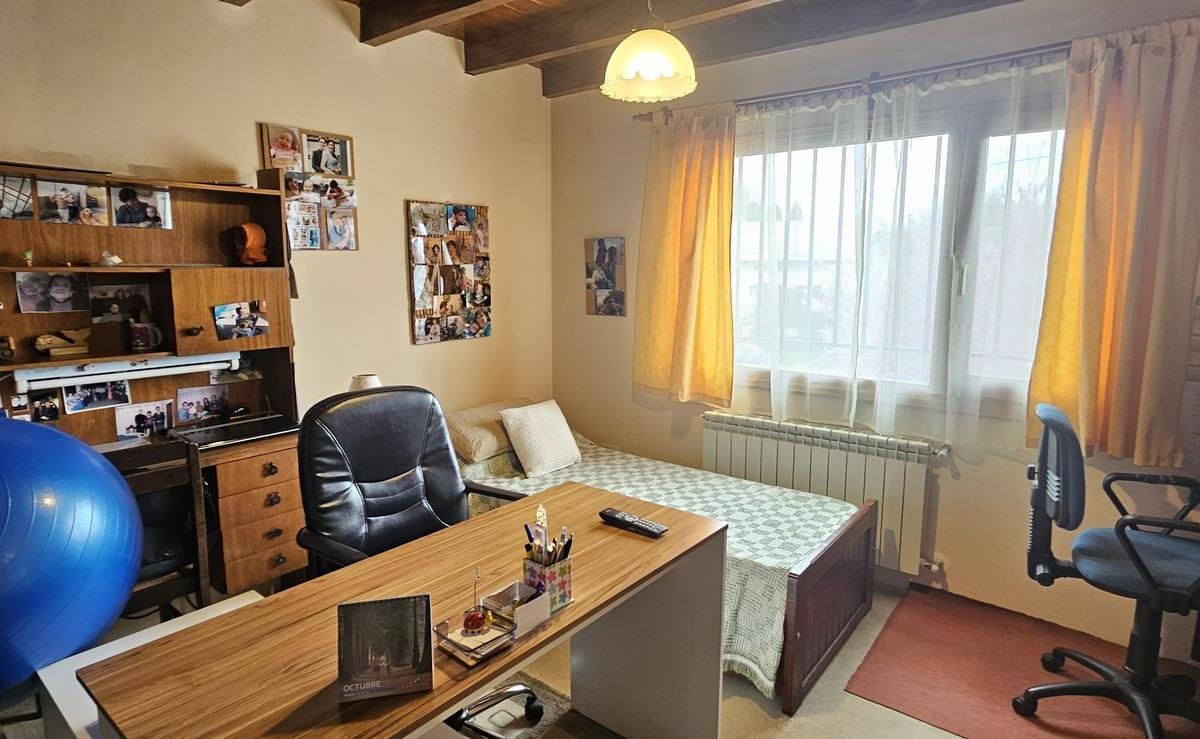 Foto de Casa más 8 departamentos Bo. Belgrano - Bariloche, imagen 2