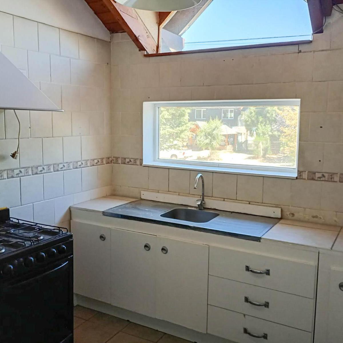 Foto de Casa con local sobe Av. Las Victorias - Bariloche, imagen 3