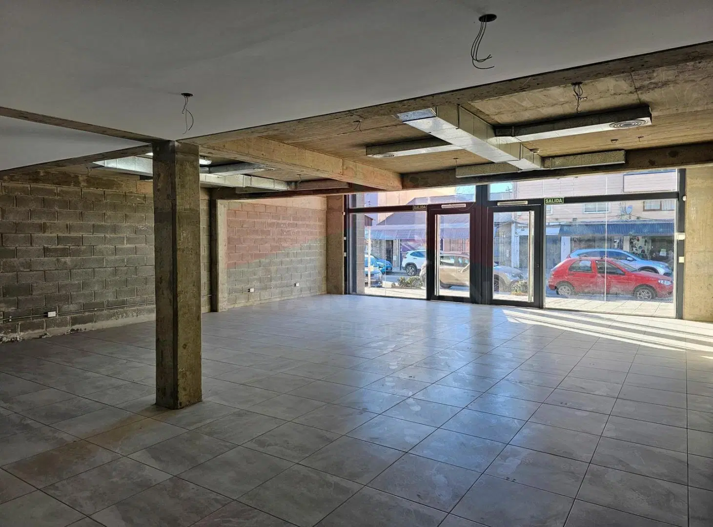 Local sobre calle comercial Onelli 4