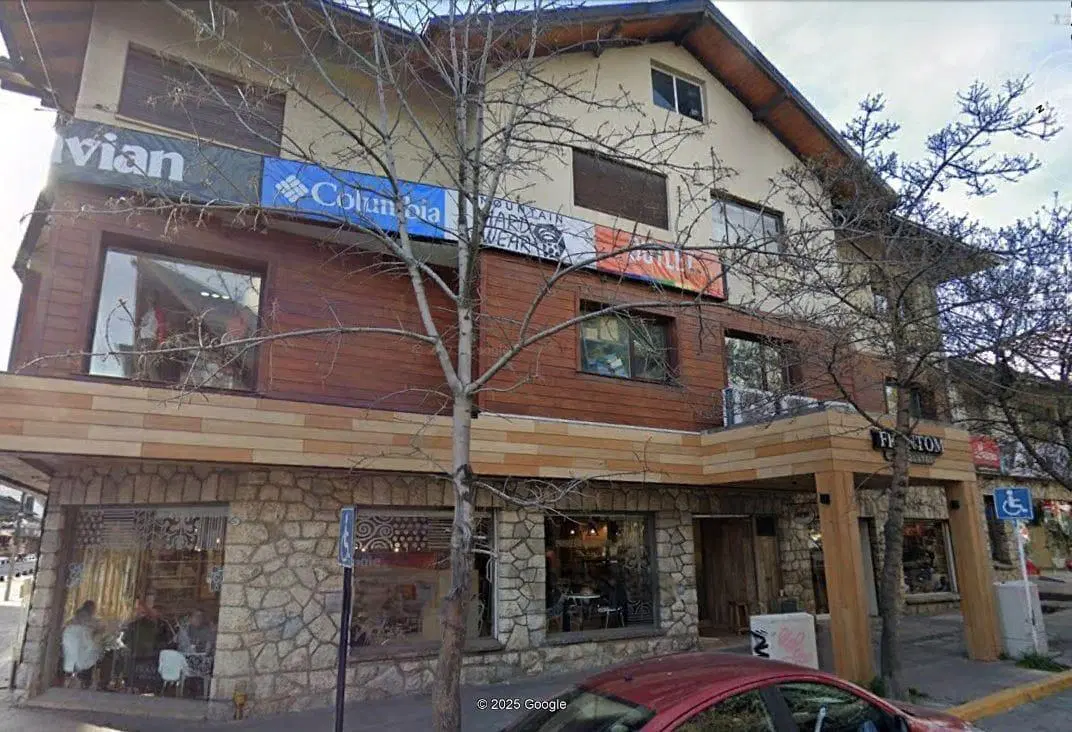 Excelente ubicación Locales y oficinas - venta en conjunto - Bariloche 1