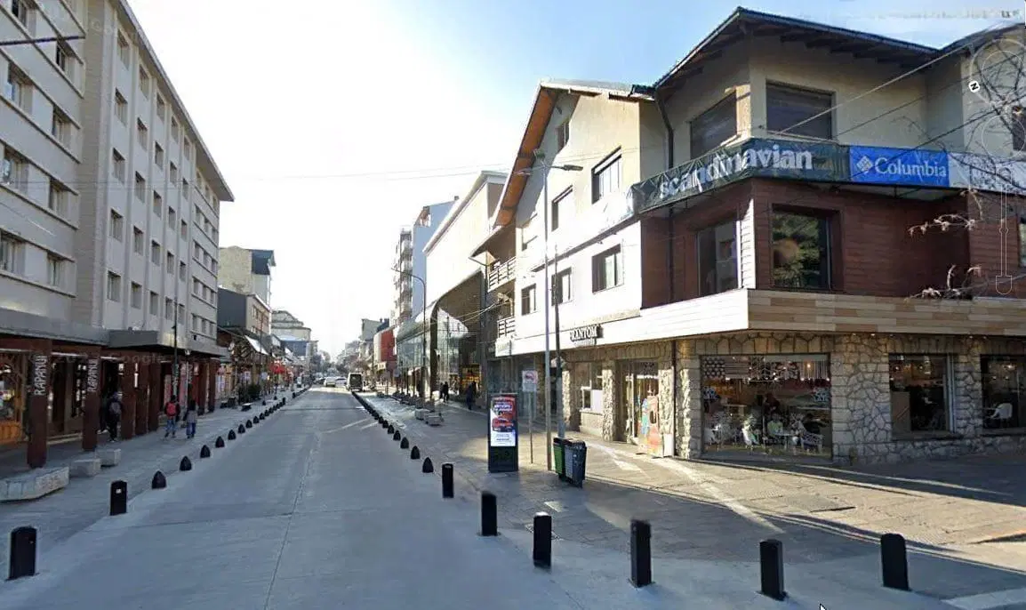 Excelente ubicación Locales y oficinas - venta en conjunto - Bariloche 3