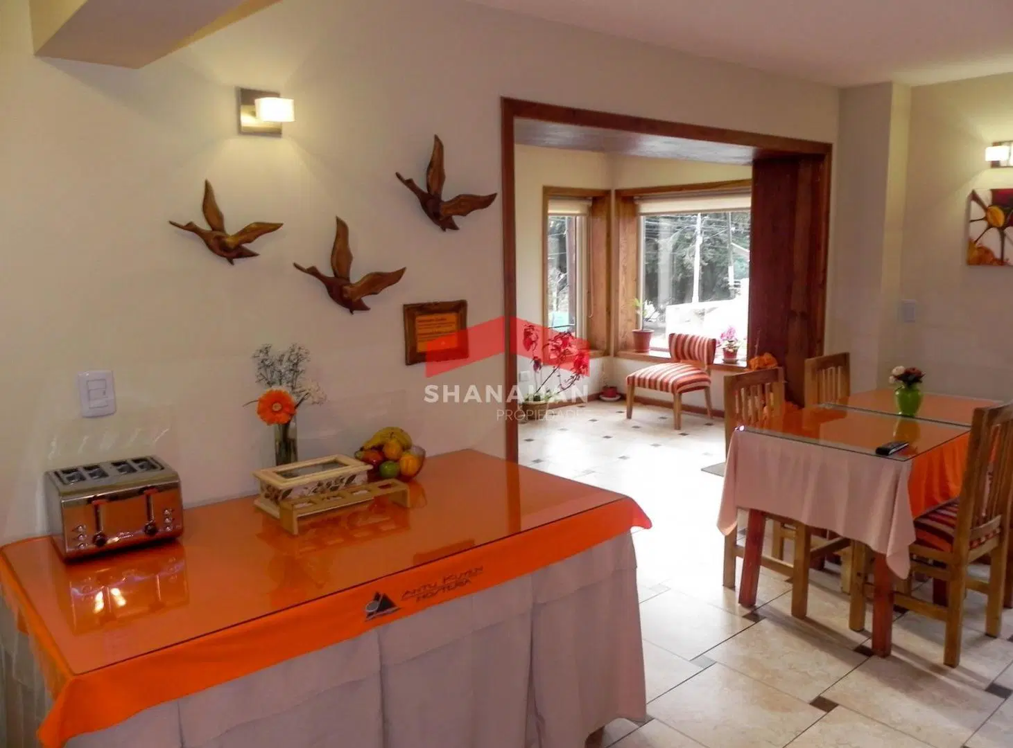 Venta excelente hosteria frente al lago Nahuel Huapi- Bariloche 3