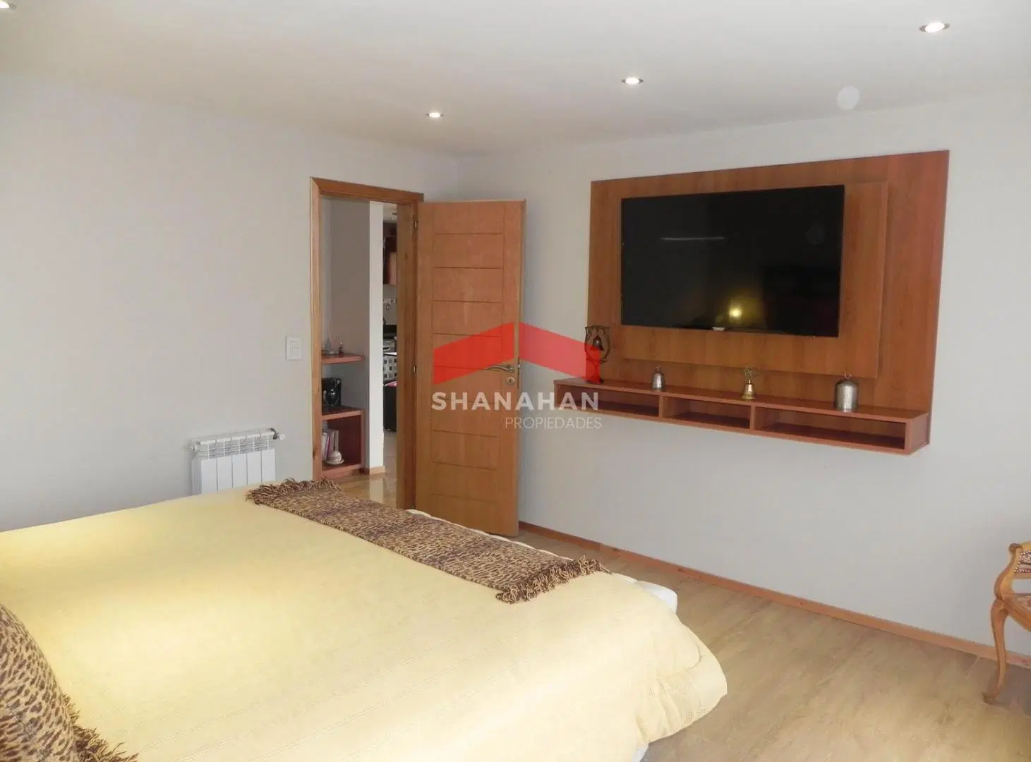 Venta excelente hosteria frente al lago Nahuel Huapi- Bariloche 5