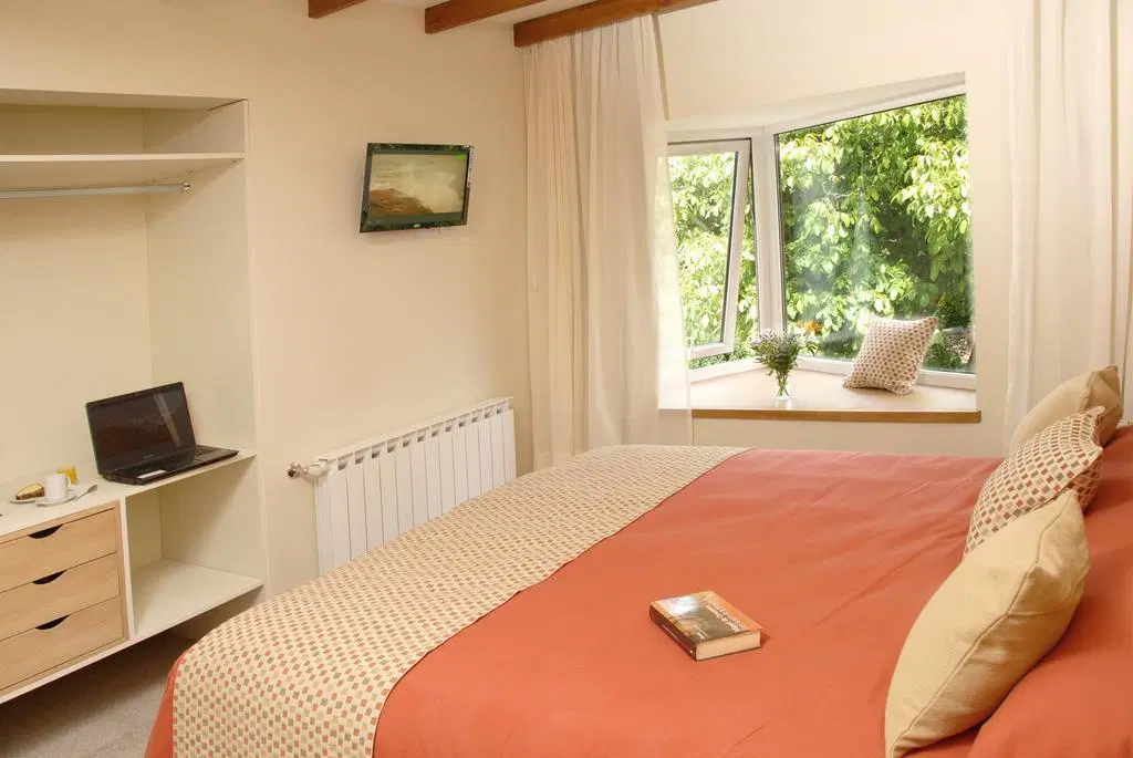 Venta excelente hosteria frente al lago Nahuel Huapi- Bariloche 5