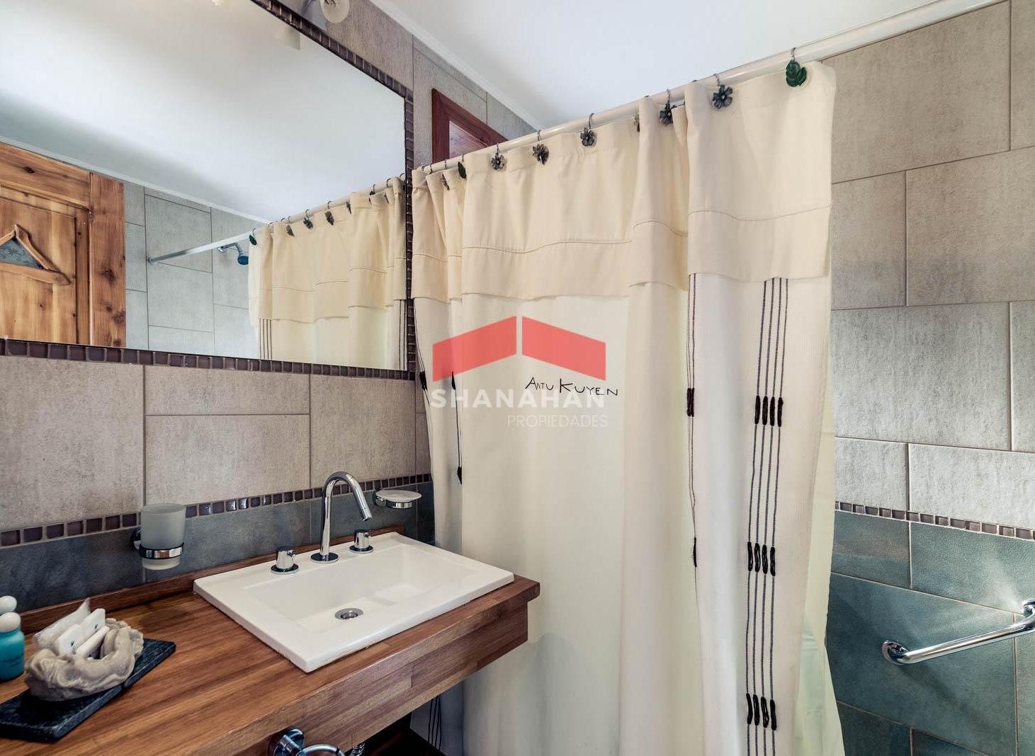 Foto de Venta excelente hosteria frente al lago Nahuel Huapi- Bariloche, imagen 4