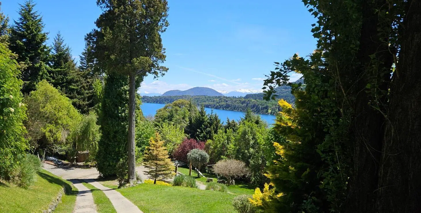 Sobre ruta km 16,5 Complejo de 5 cabañas y una casa - Bariloche 4