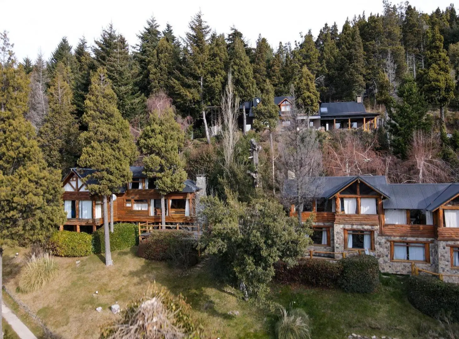 Sobre ruta km 16,5 Complejo de 5 cabañas y una casa - Bariloche 8