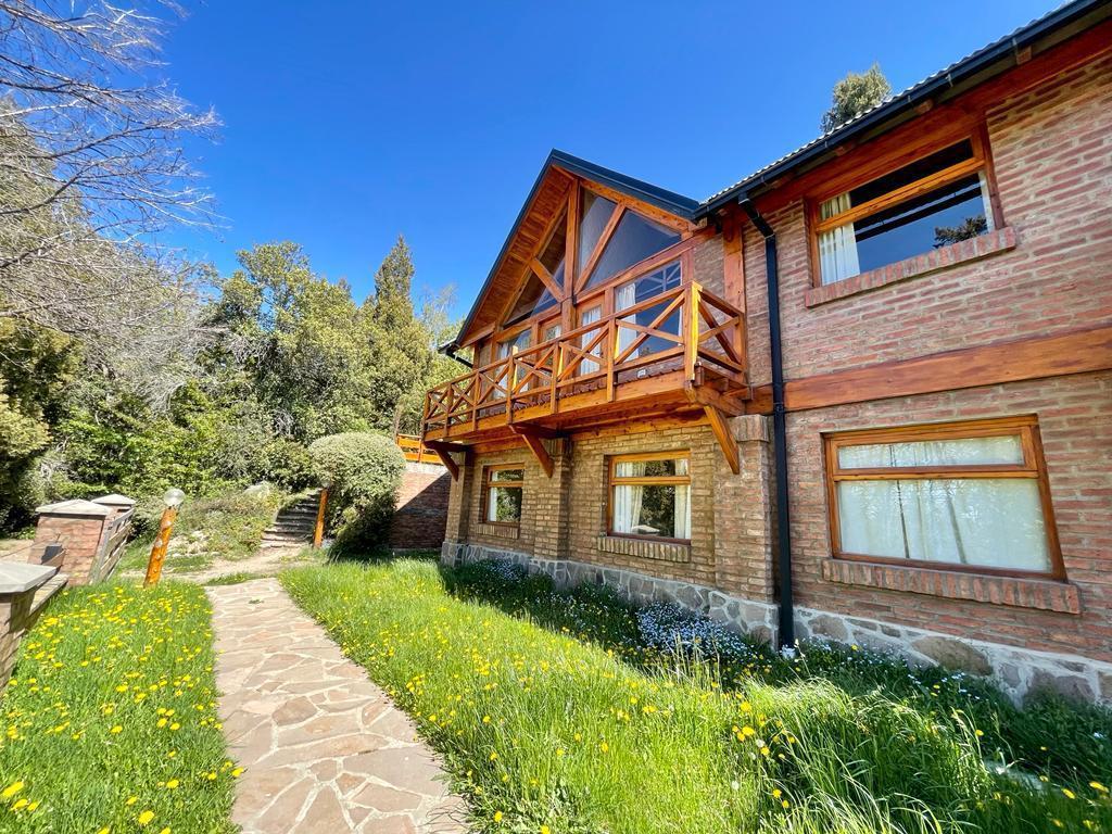 Foto de Venta complejo de cabañas Bo. El Faldeo - Vista al lago - Bariloche, imagen 2